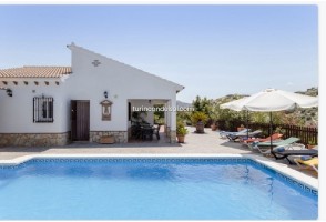 Country House in Canillas de Albaida, for rent