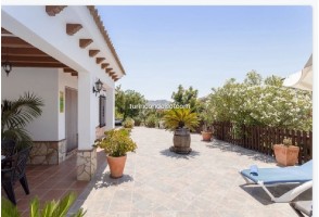 Country House in Canillas de Albaida, for rent