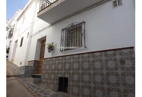 Town House in Canillas de Albaida, for rent