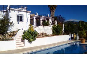 Country House in Canillas de Albaida, for rent