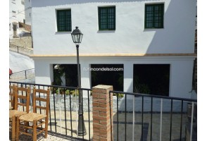 Town House in Canillas de Albaida, for rent
