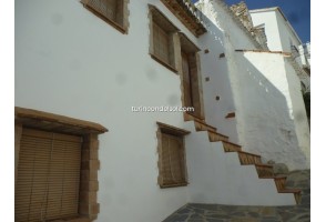 Town House in Canillas de Albaida, for rent