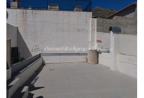 large 3 bedroom townhouse to rent with sea views