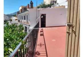 large townhouse lower part of Competa