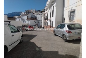 townhouse with 2 entrances in lower part of village