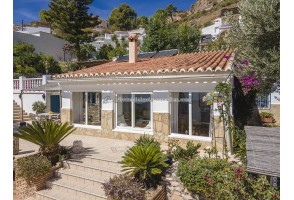 Wonderful house in "Cruz del Monte" Competa