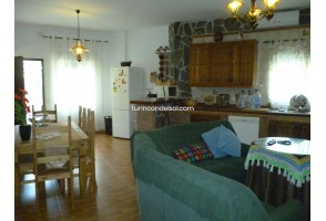 Country House in Sayalonga, for rent