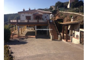 Country House in Sayalonga, Corumbela, for rent