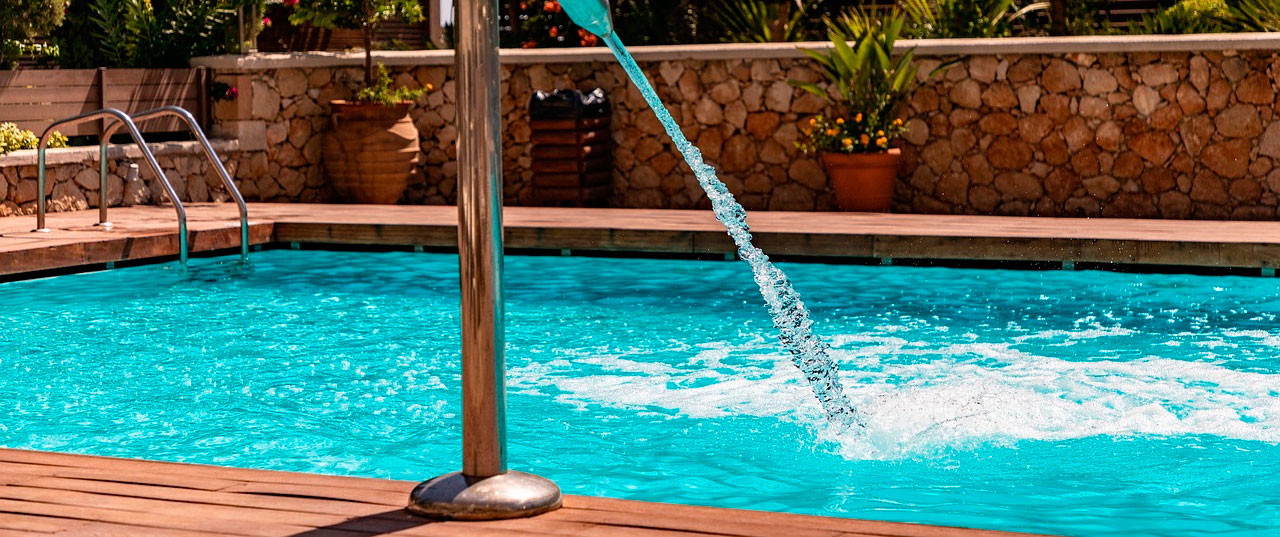 Service swimming pool maintenance competa